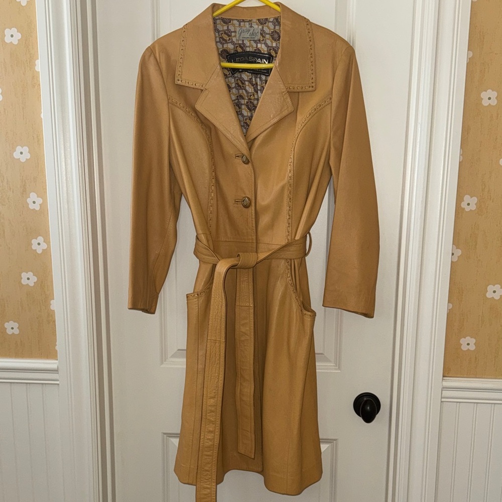 Elegant Tan Leather Trench Coat